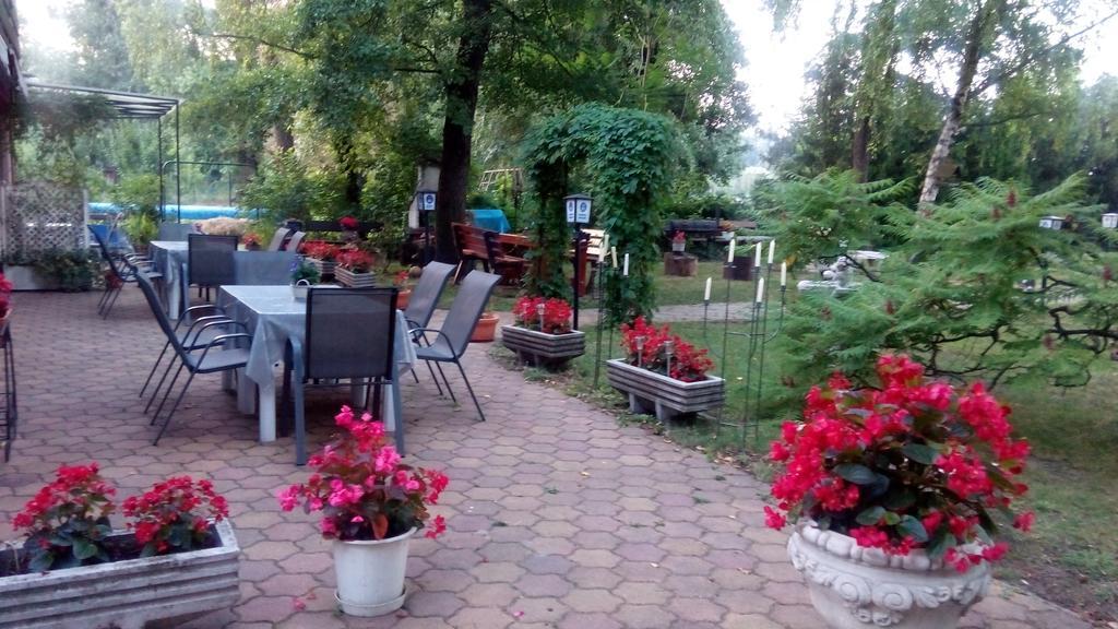 Отель Monika Panzio Тата Экстерьер фото